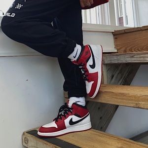 Air Jordan 1 Mid Chicago